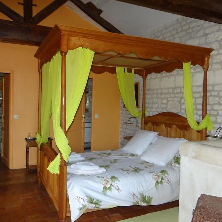 Gite Du Manoir Des Roches Saires Экстерьер фото